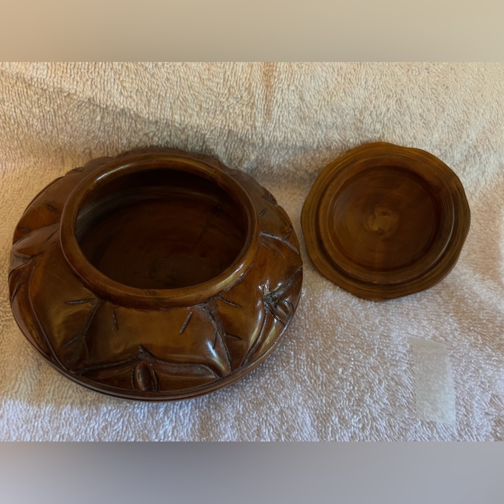 Vintage - beautiful carved lidded “box” - made in Aruba